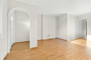 Panele winylowe Arbiton - jak czyścić, żeby przetrwały dekady? Kompletny przewodnik